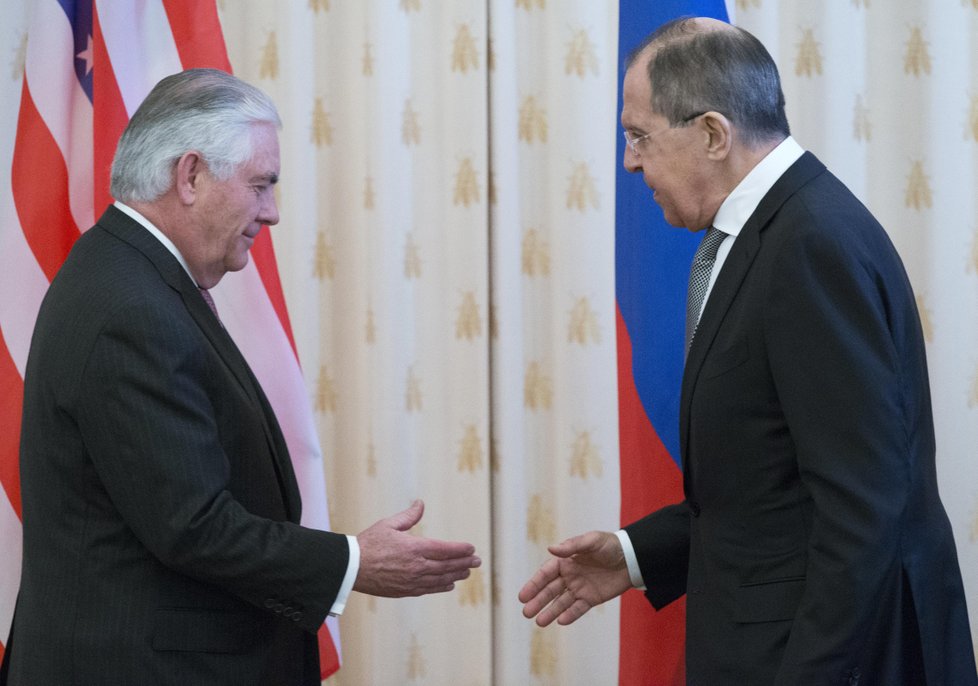 Jednání Putina s Tillersonem: Pokrok ve vzájemných vztazích se zatím neukázal.