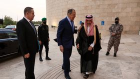 Ruský ministr zahraničí Sergej Lavrov se setkal s ministrem zahraničí Saúdské Arábie princem Faisalem bin Farhan Al Saudem v Rijádu (31.5.2022).
