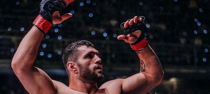 Bulharský profesionální MMA zápasník Lazar Todev je bývalým šampionem organizace Enfusion ECE.