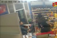 Loupežné přepadení v Lázních Bělohrad: Maskovaní lupiči utekli s nepořízenou, hledá je policie