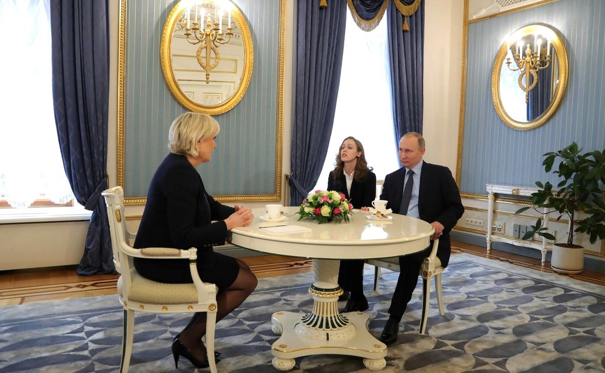 Marine Le Penová u Vladimira Putina, 2017.