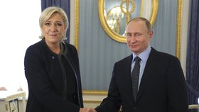 Le Penová se setkala s Vladimirem Putinem