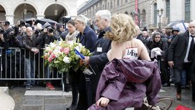 Aktivistky z Femenu a Marine Le Pen.