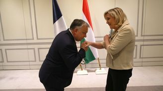 Ruskem a Maďarskem financovaná Le Penová může ohrozit jednotu EU i fungování eurozóny