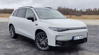 Jak rychle se dá udělat čtyřkolka? Vyzkoušeli jsme levný Leapmotor C10 AWD postavený pro Evropu Jak rychle se dá udělat čtyřkolka? Vyzkoušeli jsme levný Leapmotor C10 AWD postavený pro Evropu