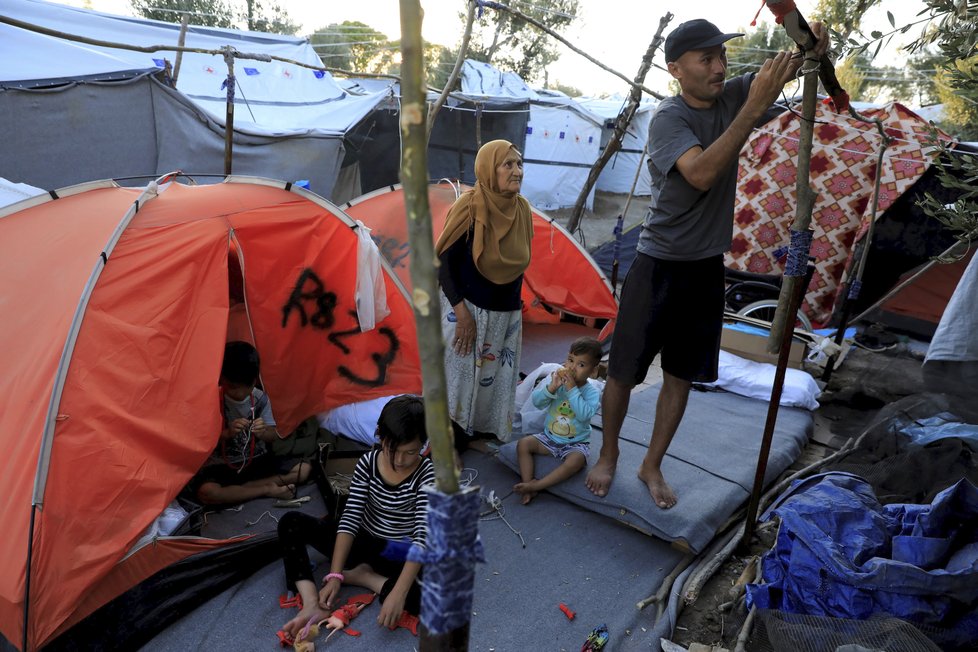 Migranti v uprchlickém táboře Moria na řeckém ostrově Lesbos