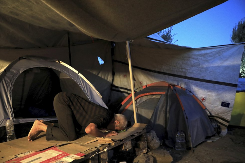 Migranti v uprchlickém táboře Moria na řeckém ostrově Lesbos