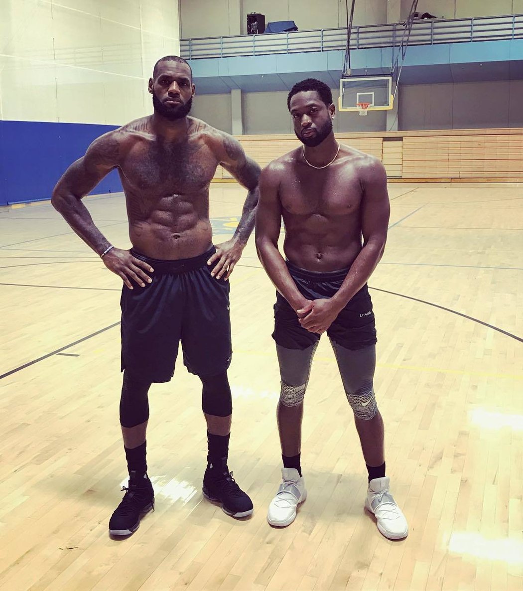 Americké basketbalové hvězdy LeBron James a Dwayne Wade