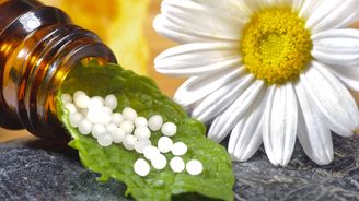 Studie tvrdila, že homeopatika léčí rakovinu. Autoři nakonec skončili ve vězení