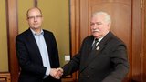 Člověk naděje Lech Walesa ve Varech: Po mši se setkal s premiérem Sobotkou