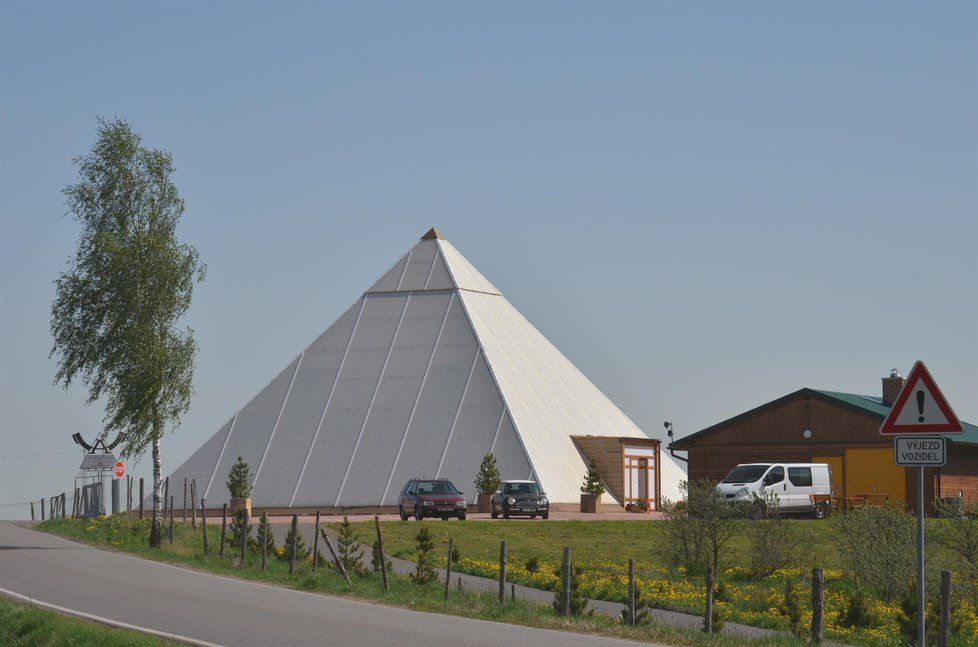 Léčivá pyramida v Bohdalově