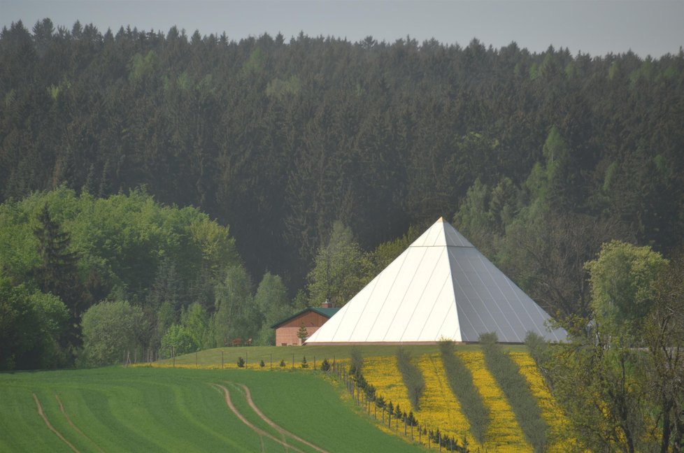 Léčivá pyramida v Bohdalově