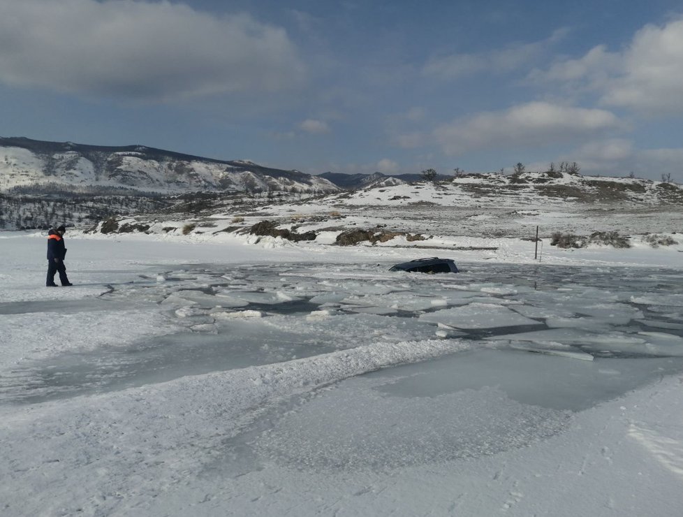 Led na Bajkalu letos není příliš silný. (28. 2. 2020)
