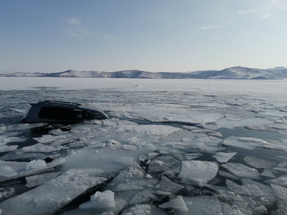 Led na Bajkalu letos není příliš silný. (28. 2. 2020)