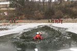 Jihomoravští hasiči trénovali čtyři dny na Brněnské přehradě záchranu tonoucích.