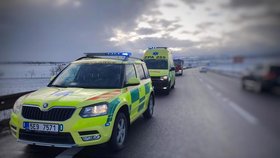 Děsivá nehoda na Chrudimsku: Kus ledu odlétl z kamionu a zranil řidičku v osobním autě!
