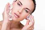 Ochlaďte se během dne pomocí kosmetiky s obsahem aloe vera nebo mentolu