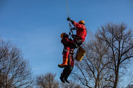 Nácvik záchrany tonoucího Královéhradeckých hasičů pomocí vrtulníku LZS