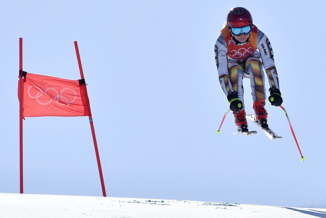 Ester Ledecká při svém zlatém olympijském závodě v Super-G