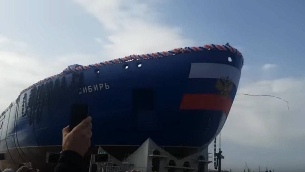 Rusové představili největší ledoborec na světě.