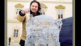 Nádvoří zámku Valtice zdobí ledová knížecí koruna