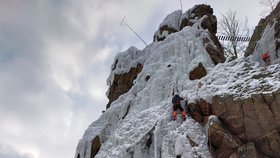 Lezení po ledové stěně ve Víru je atraktivní záležitostí. Stěna slouží také k výcviku členů Českého horolezeckého svazu.