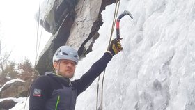 Správce Slávek Matuška (na snímku) zná ledovou stěnu jako své boty. Ani on si nenechal ujít atraktivní výstup na Velkou věž.