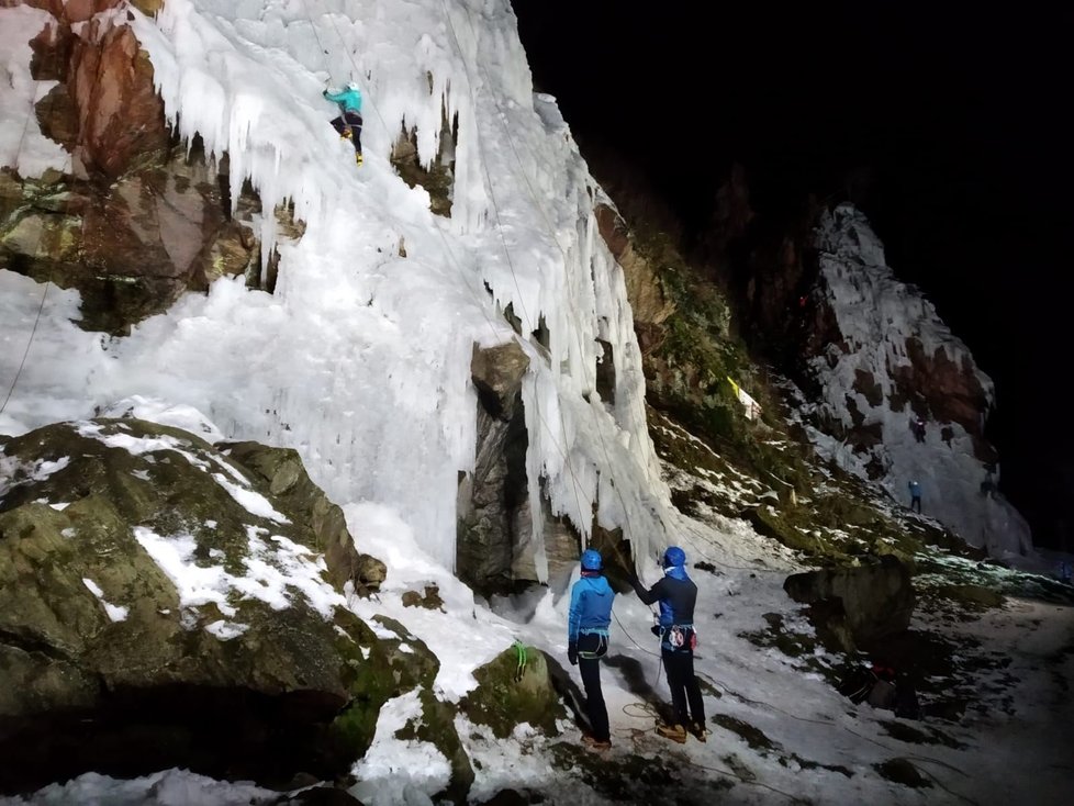 Ledová stěna ve Víru je po dvou letech v obležení lezců. K dispozici je sedm cest na Velké a Malé věži.