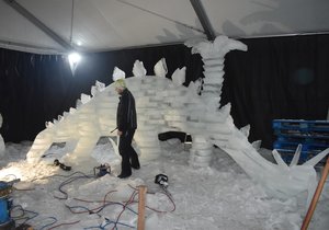 Na Pustevnách v Beskydech začal Festival ledových soch s podtitulem Návrat dinosaurů do Beskyd.