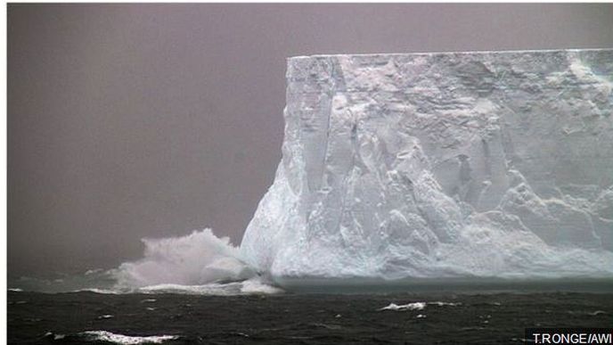Celková plocha ledovce se odhaduje na 6600 kilometrů čtverečních