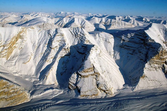 Kanadský šelfový ledovec ztratil za dva dny 40 procent svého objemu