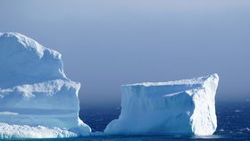 K pobřeží Newfoundlandu připlul obří ledovec.