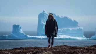 Do Kanady připlul obří, tisíce let starý ledovec, z malé vesnice se stalo turistické centrum  