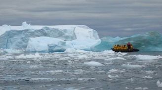 Nejtlustší ledovec na světě praskl a taje, vůbec poprvé v dějinách 