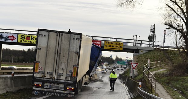 Meteorologové varují před ledovkou.