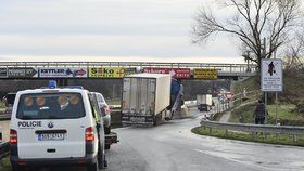 Námraza překvapila řidiče. Na Karlovarsku nehody zablokovaly dopravu (ilustrační foto).