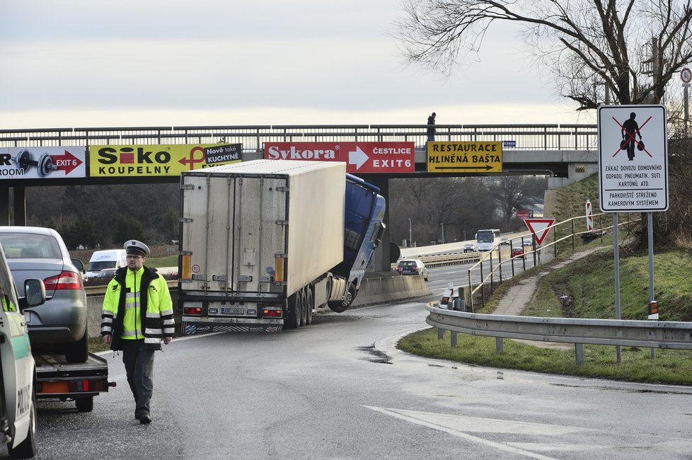 Ledovka trápí řidiče hlavně ve Zlínském kraji.