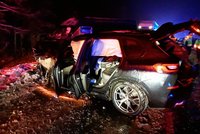 ONLINE: Děsivá nehoda na Karlovarsku! Hrozí silná ledovka, sledujte radar Blesku