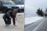 Chodníky a silnice budou klouzat, dorazí ledovka. Proč je horší než náledí?