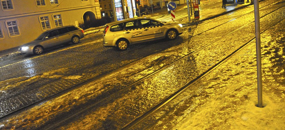 Nehody a úrazy: Tohle všechno může způsobit ledovka.