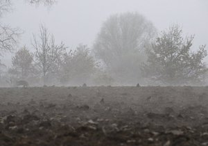 Čeká nás pošmourný a uplakaný víkend: Na sníh či jasnou oblohu zapomeňte.