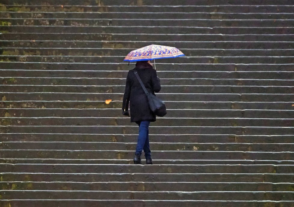 Nejvyšší denní teploty 12 až 16 °C