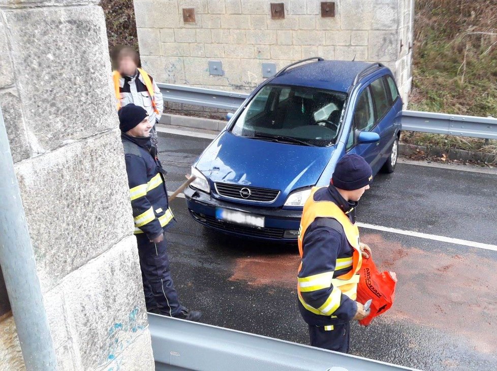 Počasí v Česku zkomplikovala ledovka.