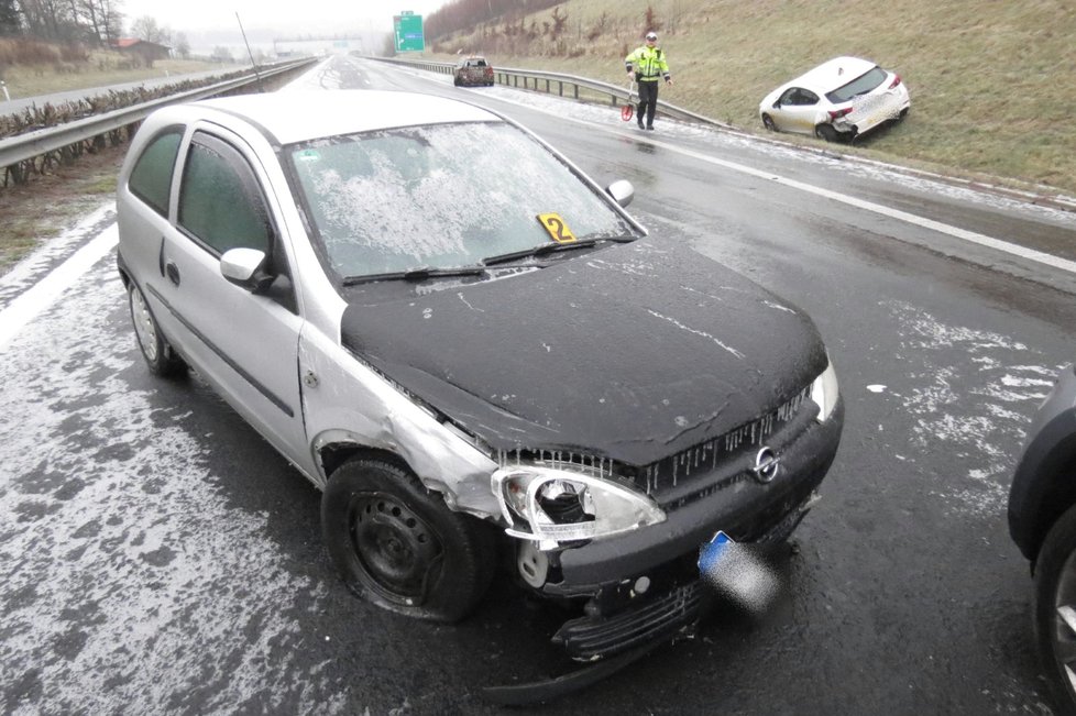 Počasí v Česku zkomplikovala ledovka.