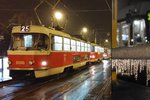 Hrůza, totální kolaps, ledové sevření! Prahu i celé Česko včera paralyzoval mrznoucí déšť. Zkolabovaly dopravní tahy, železnice i tramvaje, kterým led obalil trakční vedení. Ledová výstraha platí i dnes!