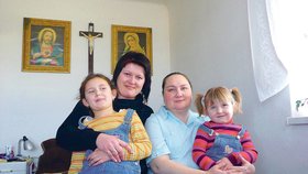Máma dvou dcer (3 a 6) Gabriela Jochymková (vlevo) darovala bez rozmýšlení ledvinu své kamarádce Barboře Smilovské