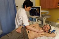 Radek Kontrik (52) z Jesenicka odmítl umřít: Má dvě transplantované ledviny i srdce a štípe dříví!