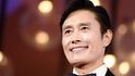 Lee Byung-hun na Benátském filmovém festivalu Lee Byung-hun na Benátském filmovém festivalu