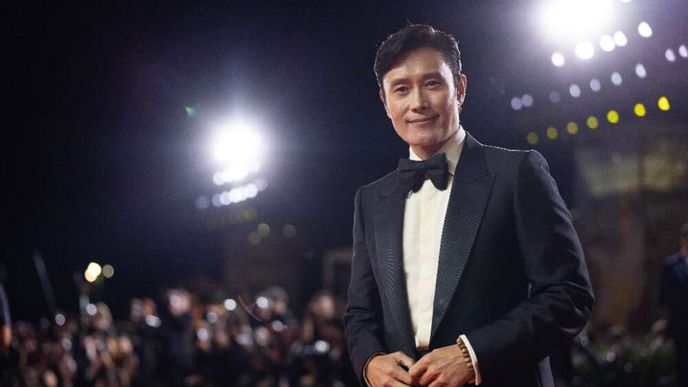 Lee Byung-hun na Benátském filmovém festivalu Lee Byung-hun na Benátském filmovém festivalu