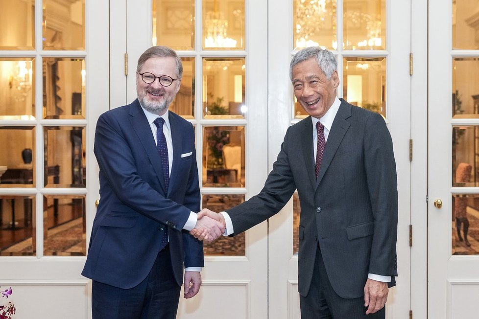 Premiér Petr Fiala při setkání s předsedou vlády Singapuru Lee Hsien Loongem (20.4.2023)